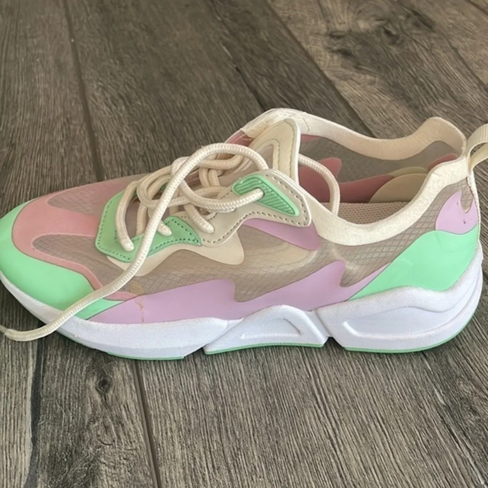 NWT Fabletics shoes Larchmont performance sneaker size 6.5